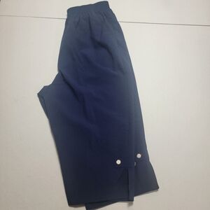 Bon Worth  size medium blue capri. Elastic waist. Buttons on legs